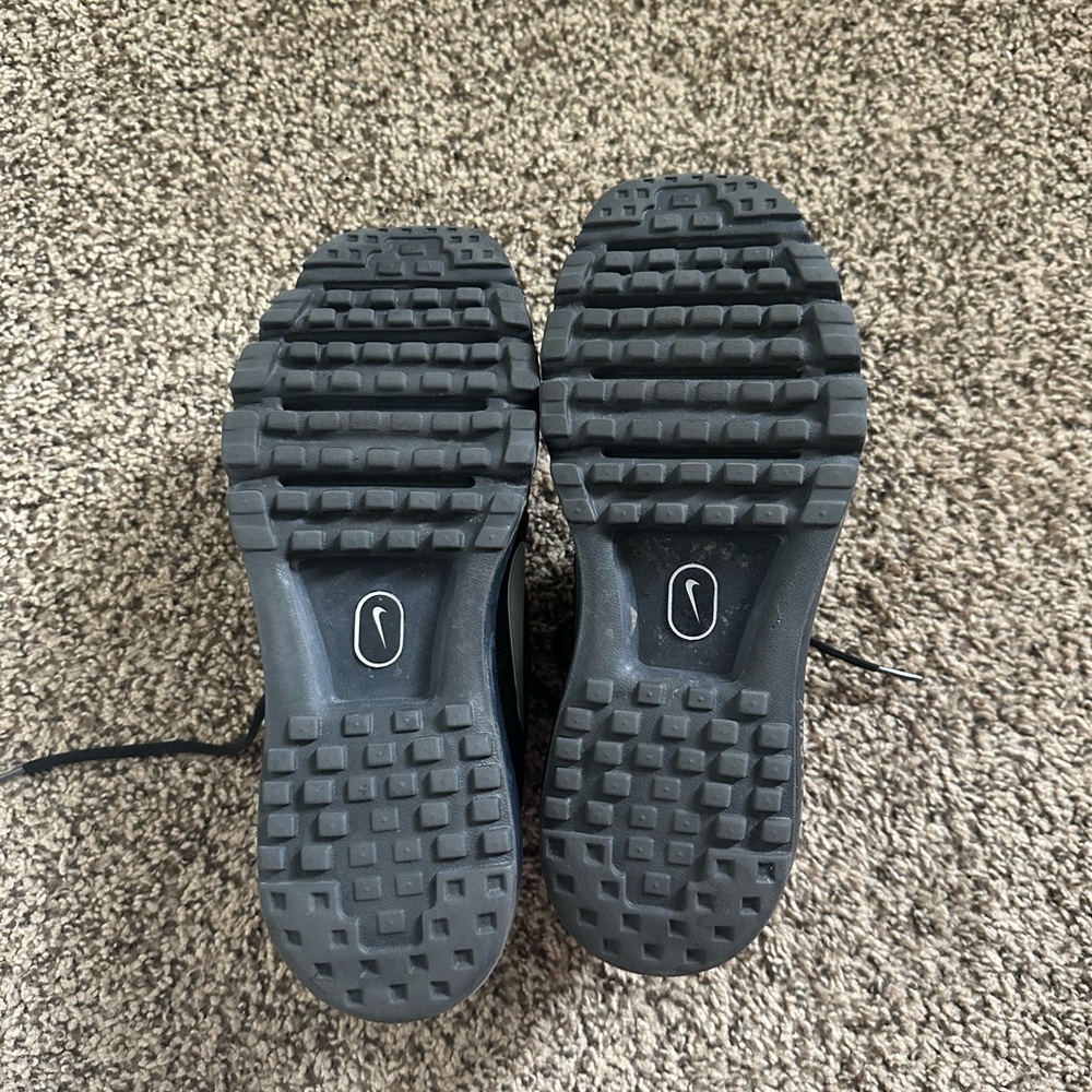 Nike Black Air Max Athletic Shoes with Breathable Mesh - Picture 3 of 4